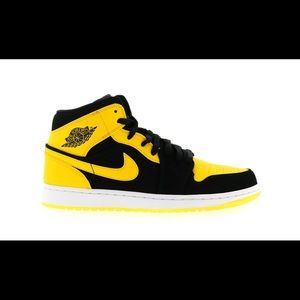 Black/Yellow Jordan 1s